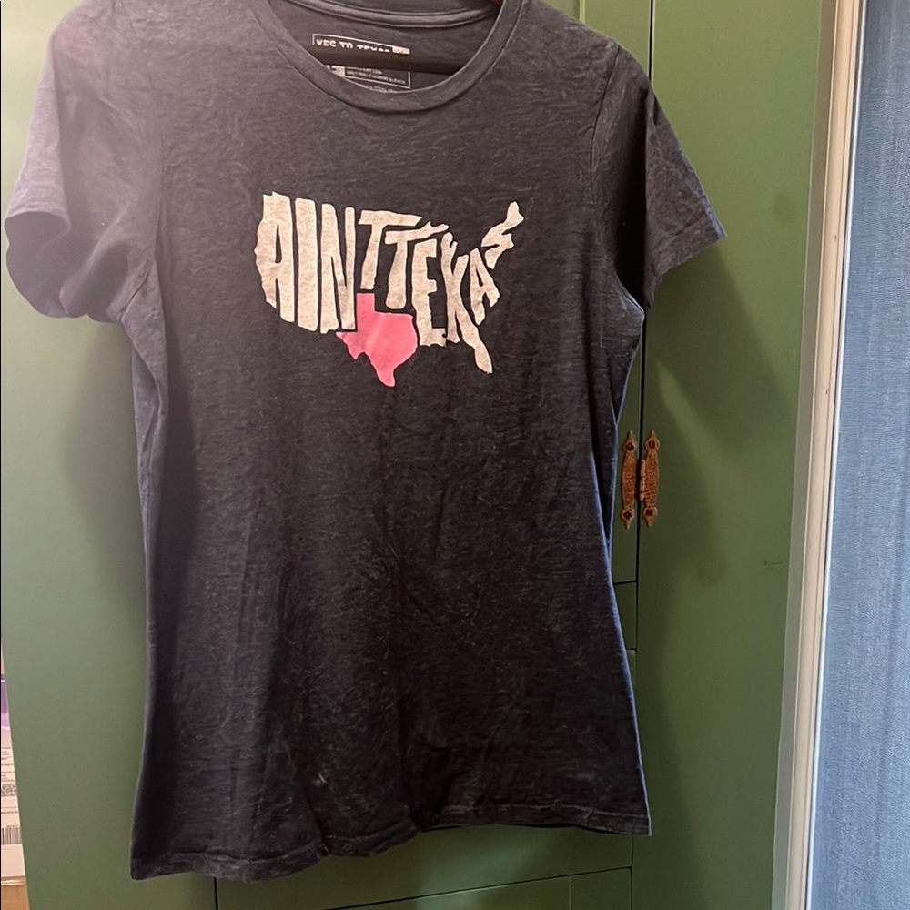 TX Humor Gray & Pink Short Sleeve Tee